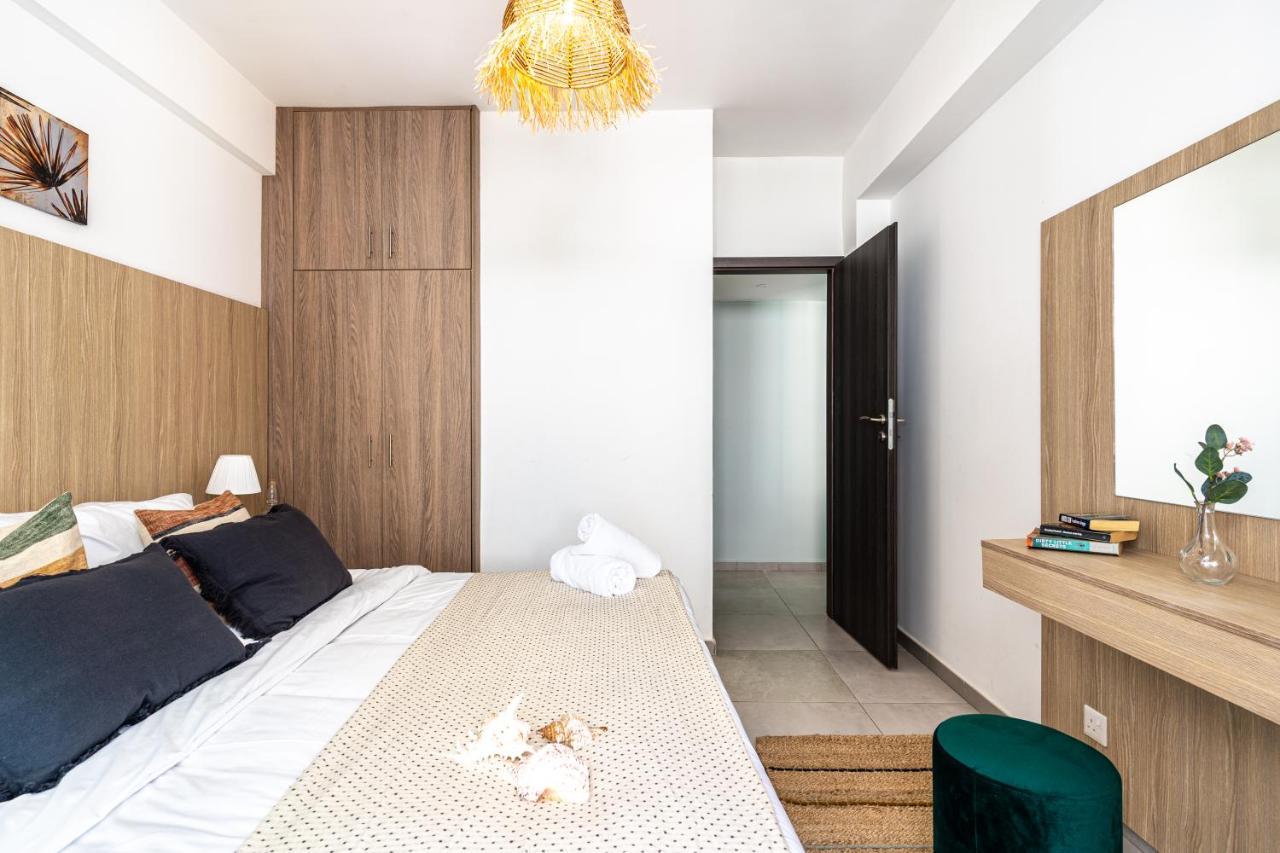 Beach Daze 1-Br Apt By Finikoudes Beach Larnaca Extérieur photo