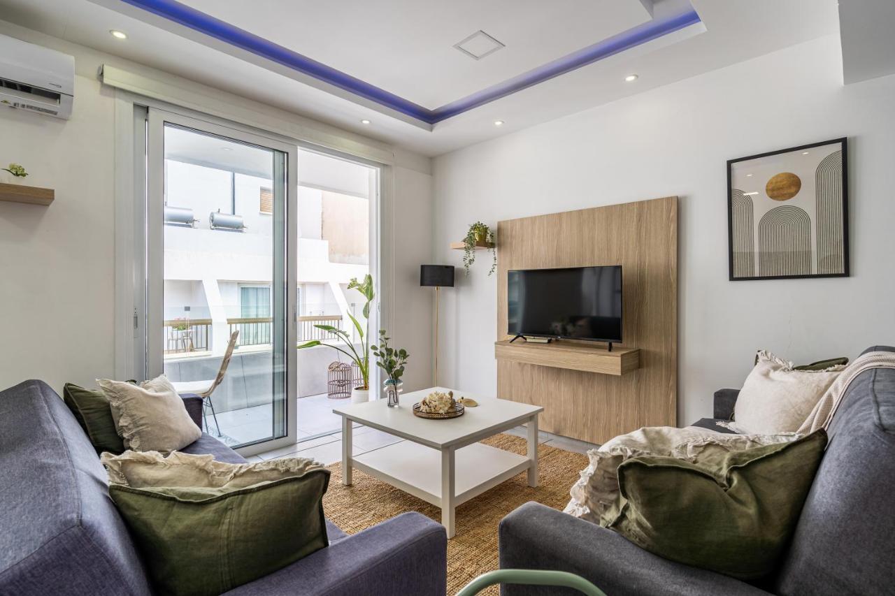Beach Daze 1-Br Apt By Finikoudes Beach Larnaca Extérieur photo