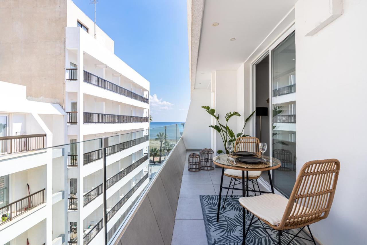 Beach Daze 1-Br Apt By Finikoudes Beach Larnaca Extérieur photo