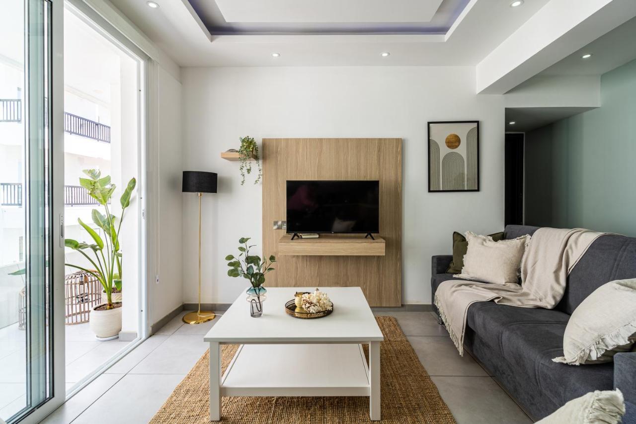 Beach Daze 1-Br Apt By Finikoudes Beach Larnaca Extérieur photo